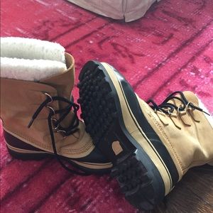 Men’s Sorel “Caribou” boot. Never worn! Size 9
